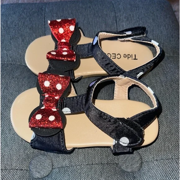 Minnie inspired girls sandals - Picture 2 of 3